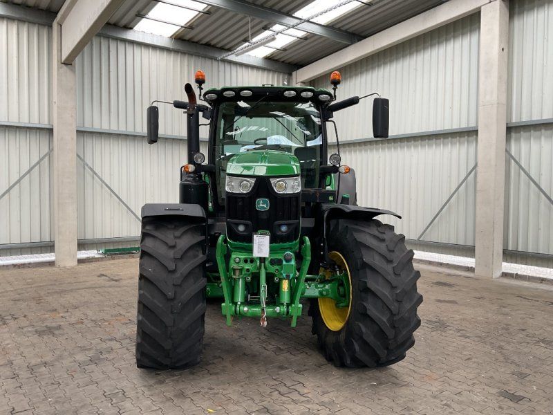 John Deere 6215R