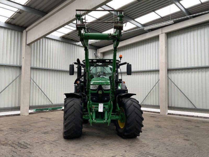 John Deere 6215R