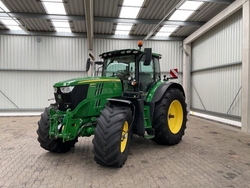 John Deere 6215R