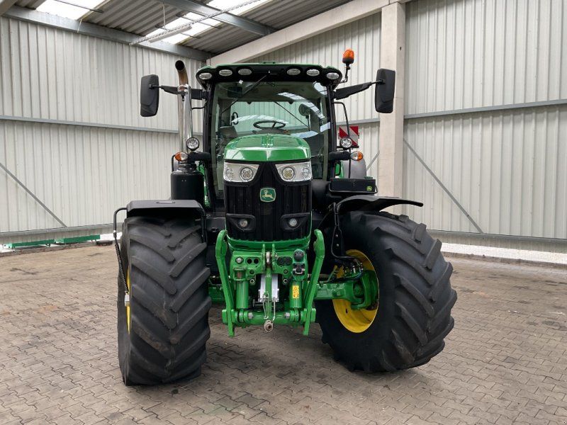 John Deere 6215R