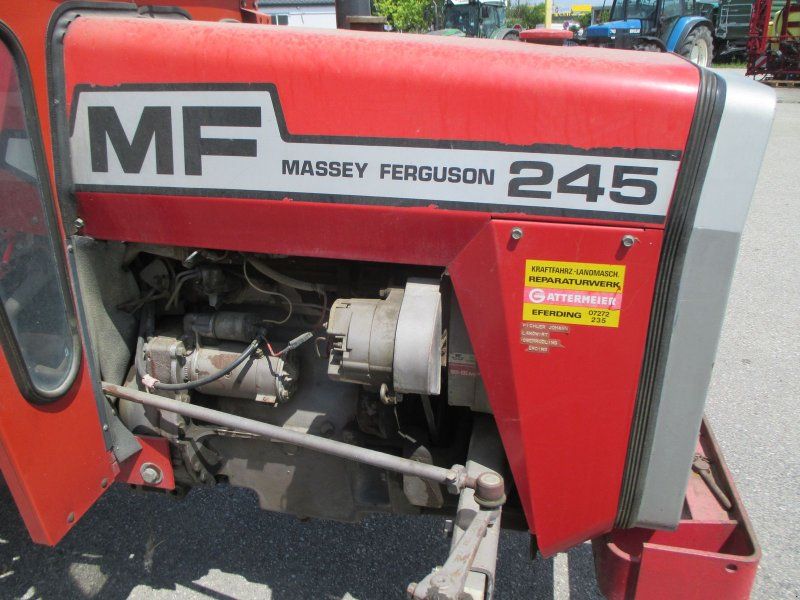 Massey Ferguson 245