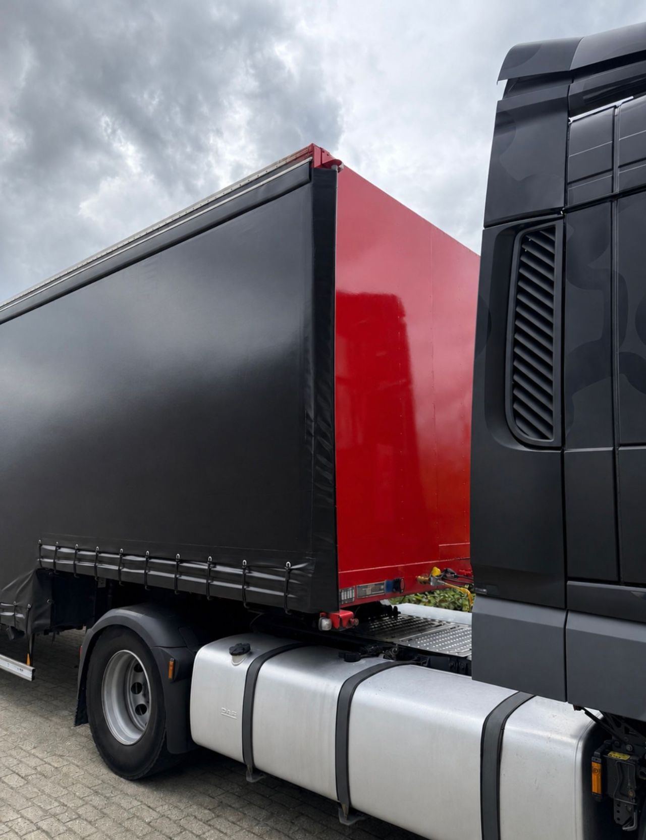 Nooteboom Semi dieplader machine transport laadklep