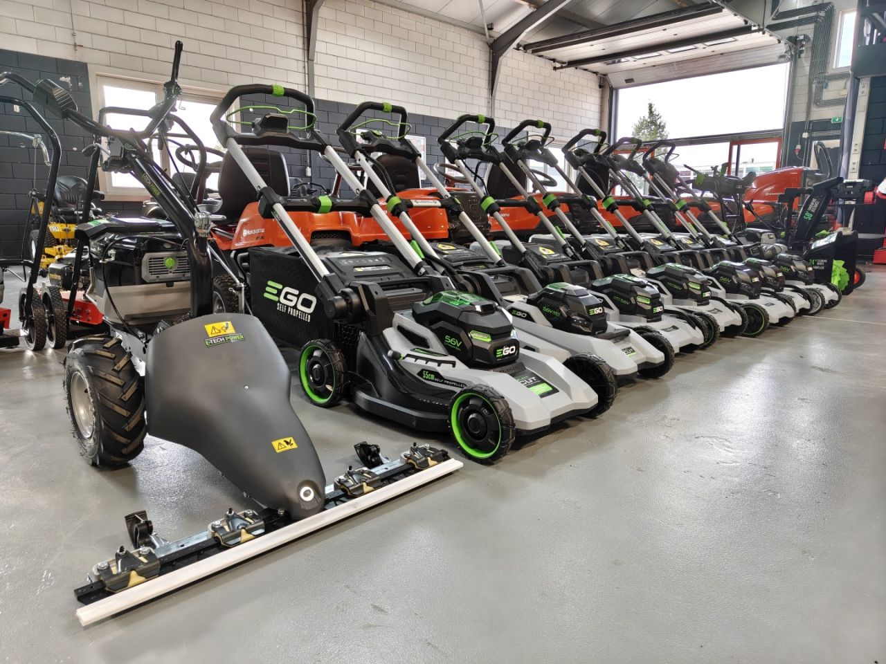 Nieuwe & gebruikte zitmaaiers Husqvarna Ariens EGO Kress