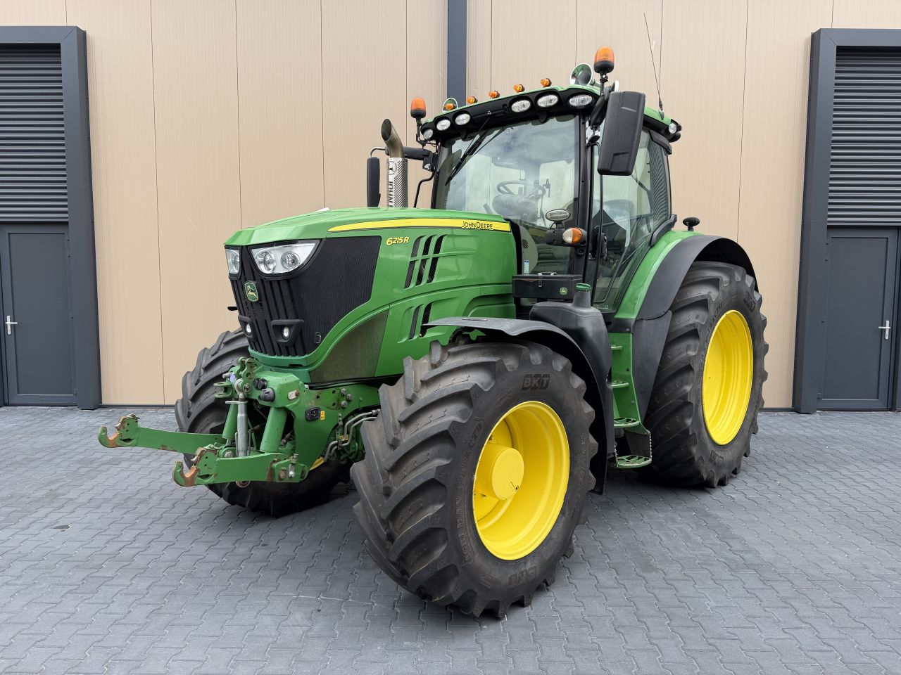 John Deere 6215R AP