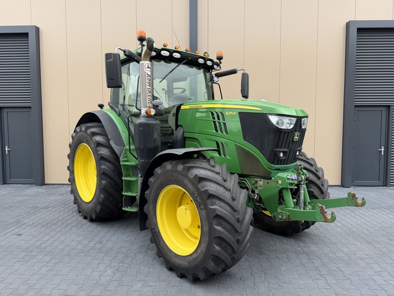 John Deere 6215R AP