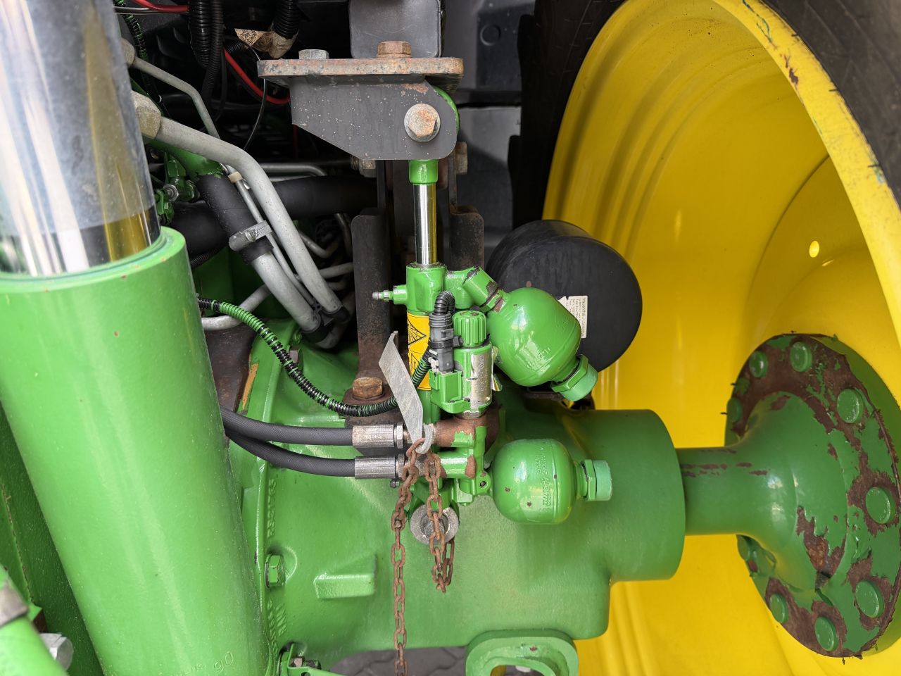 John Deere 6215R AP
