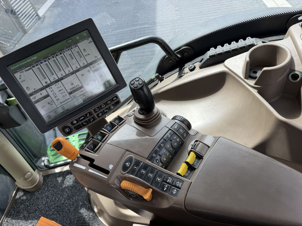 John Deere 6215R AP