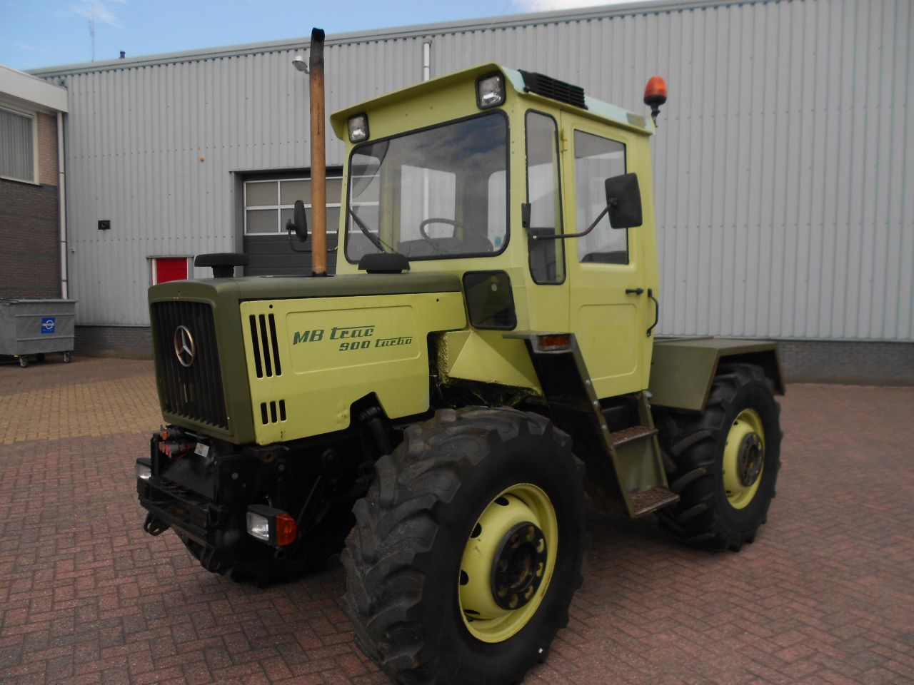 Mb trac 900