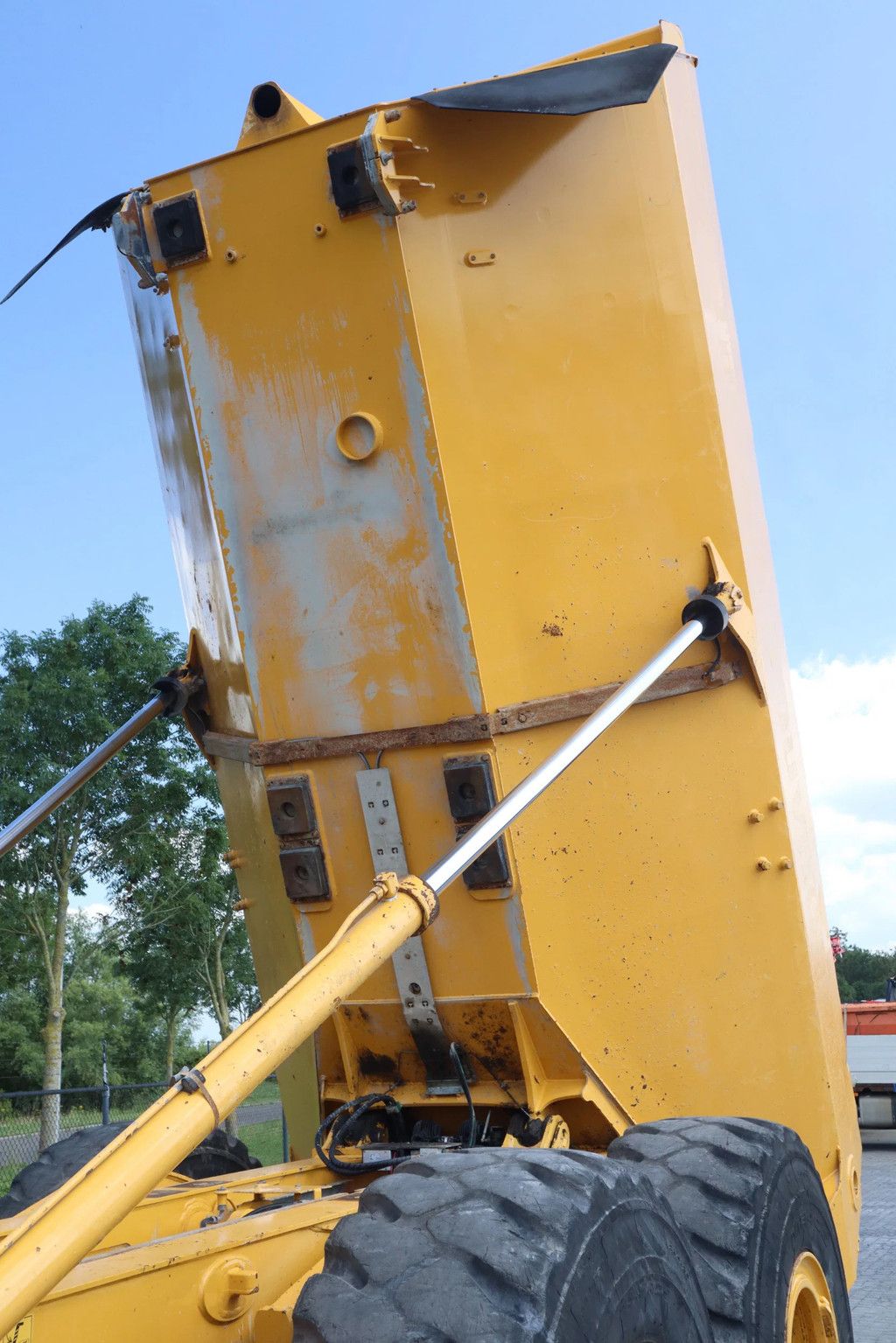 Bell B25E | LOW HOURS | GOOD CONDITION | CE & EPA