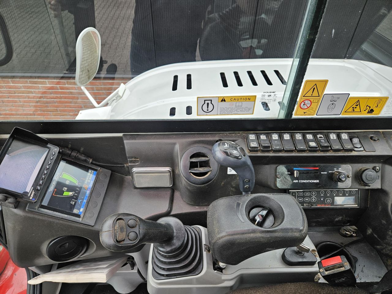 Takeuchi TB260 stage V met nieuw draaikantelstuk