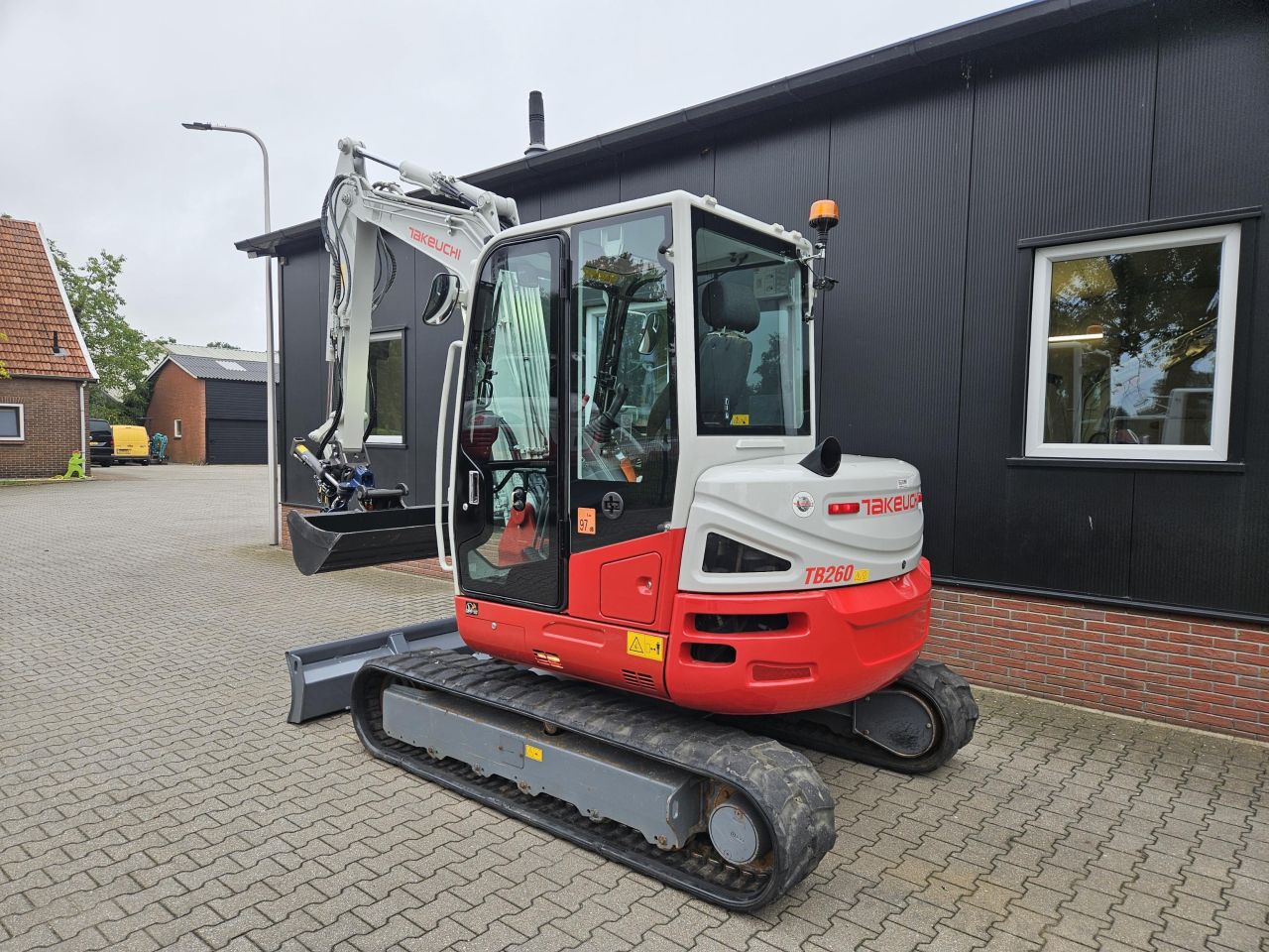 Takeuchi TB260 stage V met nieuw draaikantelstuk