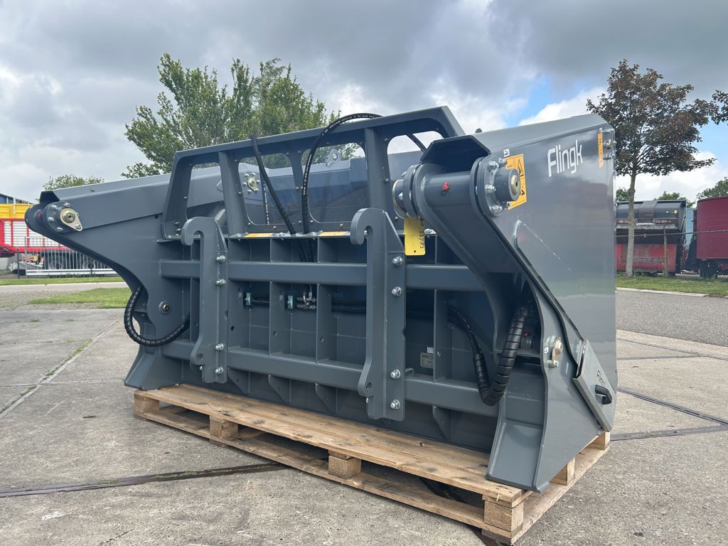 Flingk KHXL 1724 met JCB Q-Fit