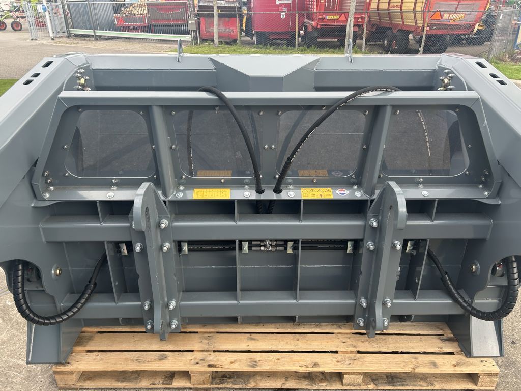 Flingk KHXL 1724 met JCB Q-Fit