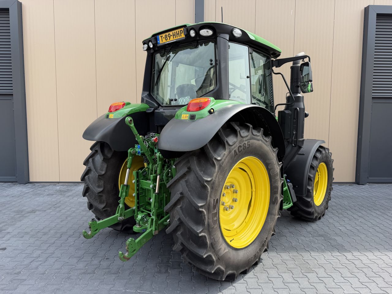 John Deere 6120M AP
