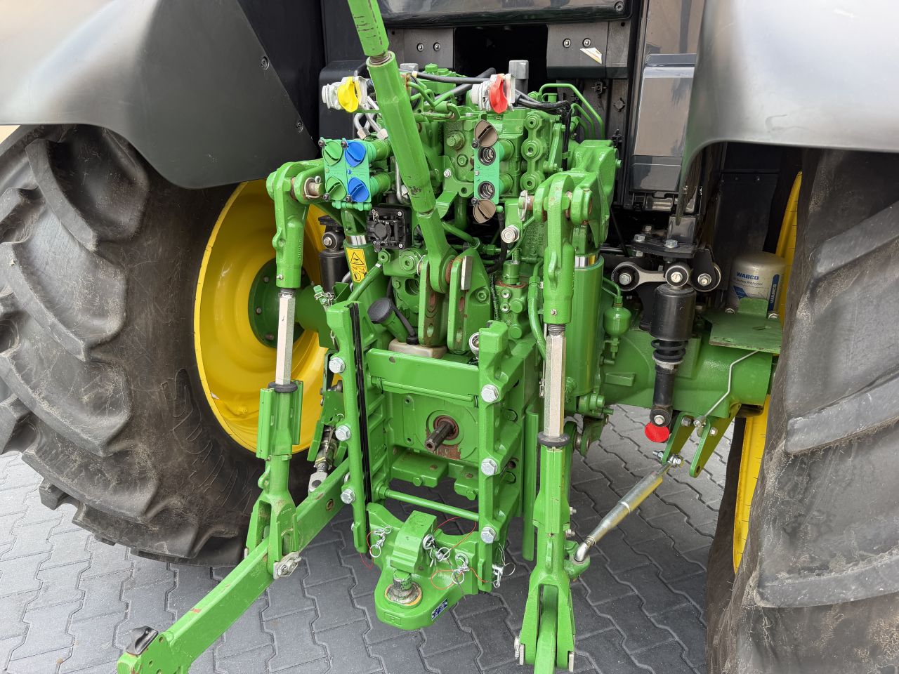 John Deere 6120M AP
