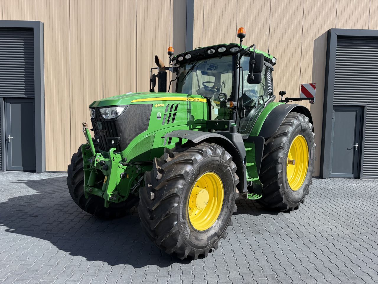 John Deere 6215R AP