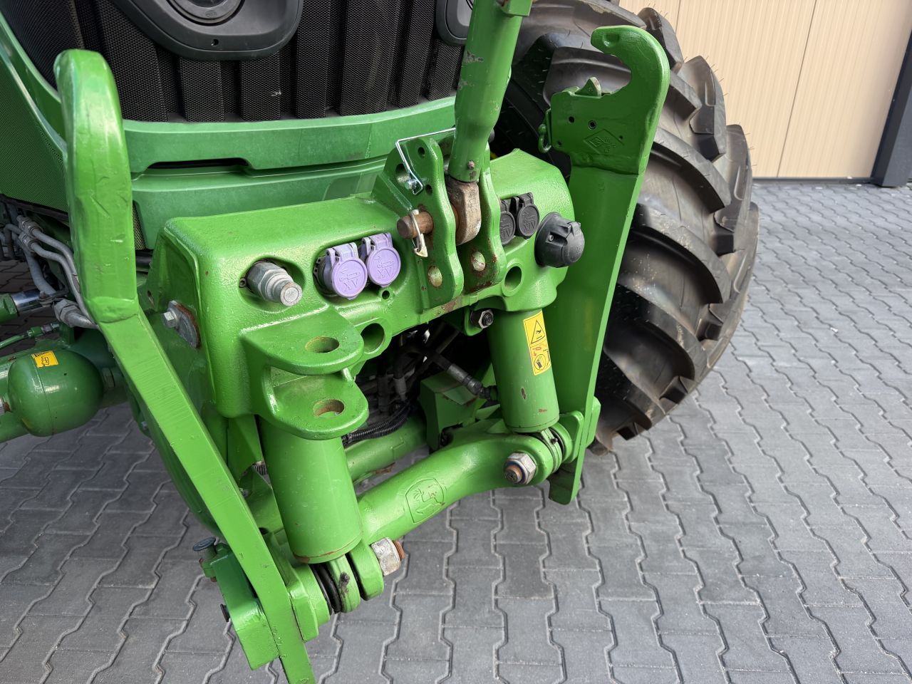 John Deere 6215R AP
