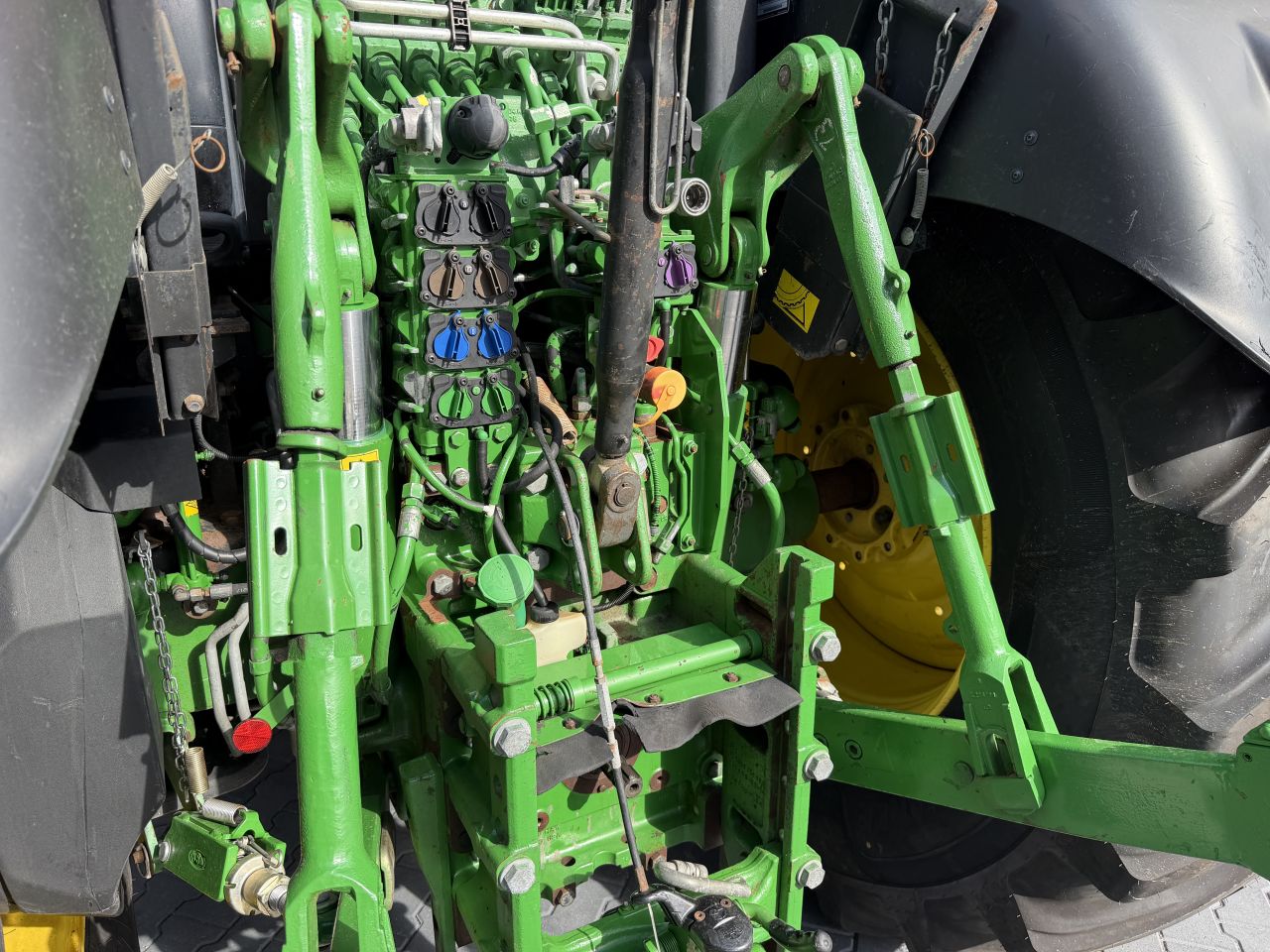 John Deere 6215R AP