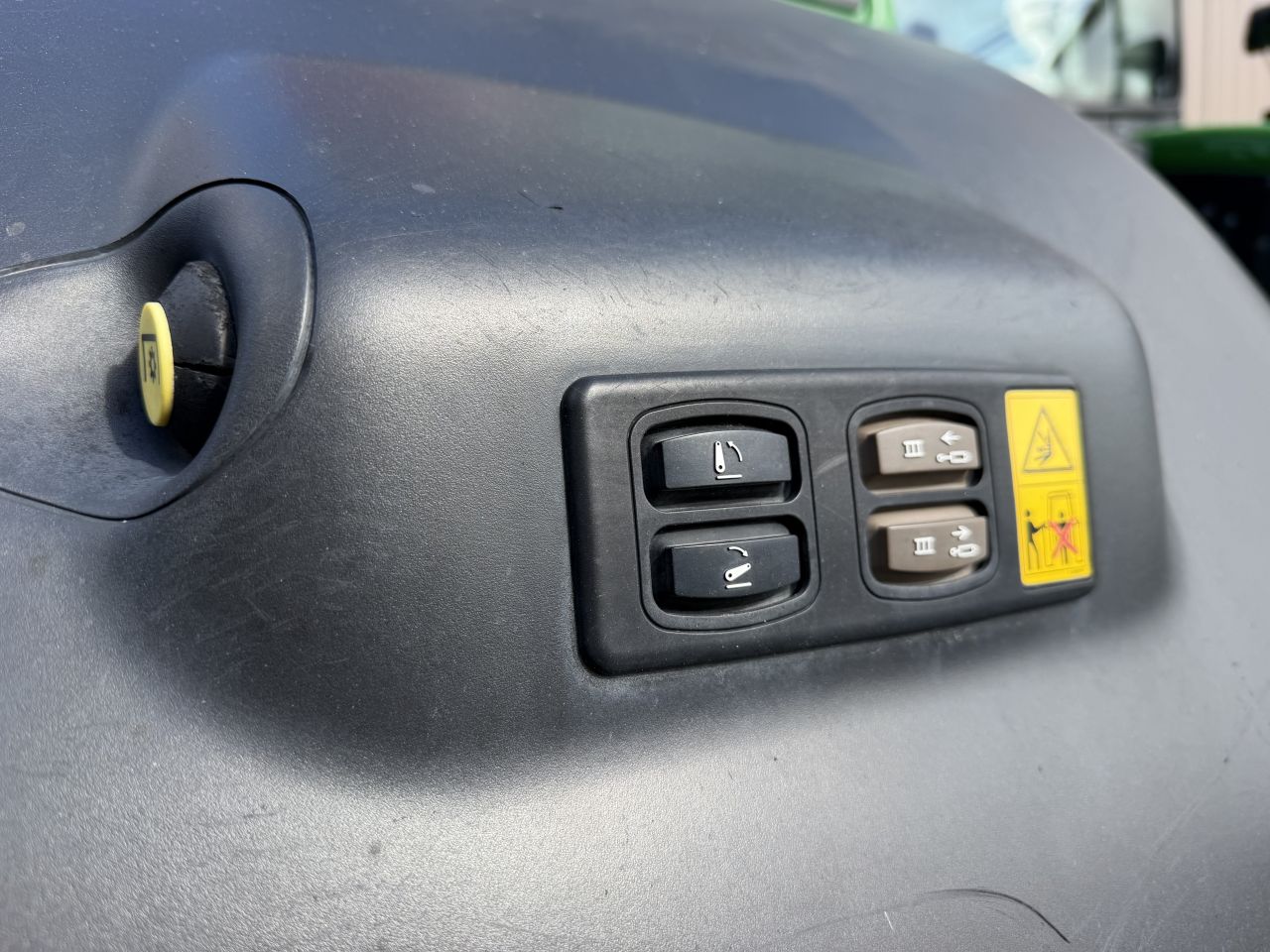 John Deere 6215R AP