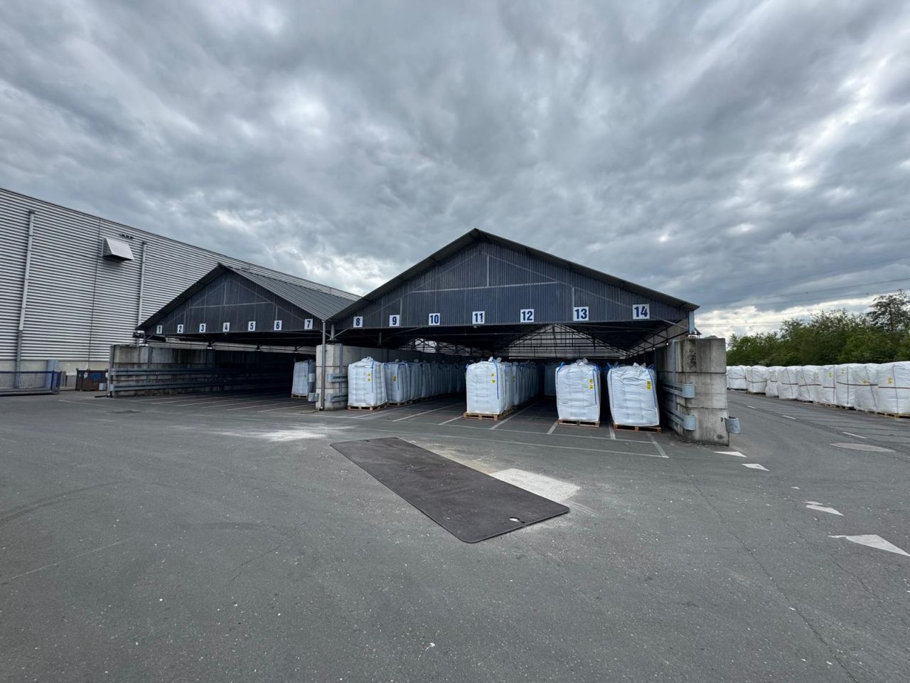 Overdekte sleufsilo loods