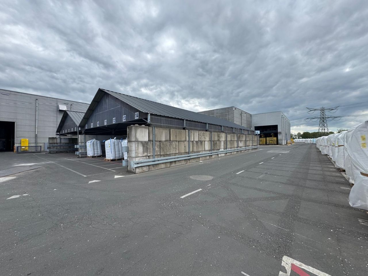 Overdekte sleufsilo loods