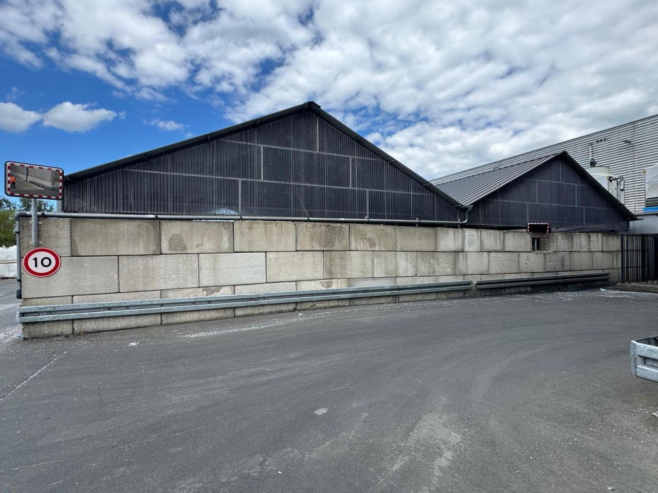 Overdekte sleufsilo loods