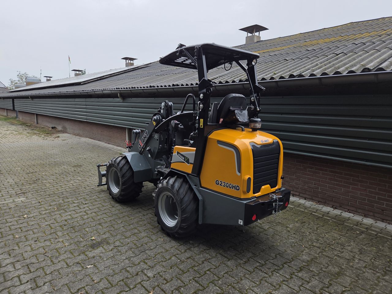 Giant shovel G2300HD met Euro aansluiting bj2025 1 uur
