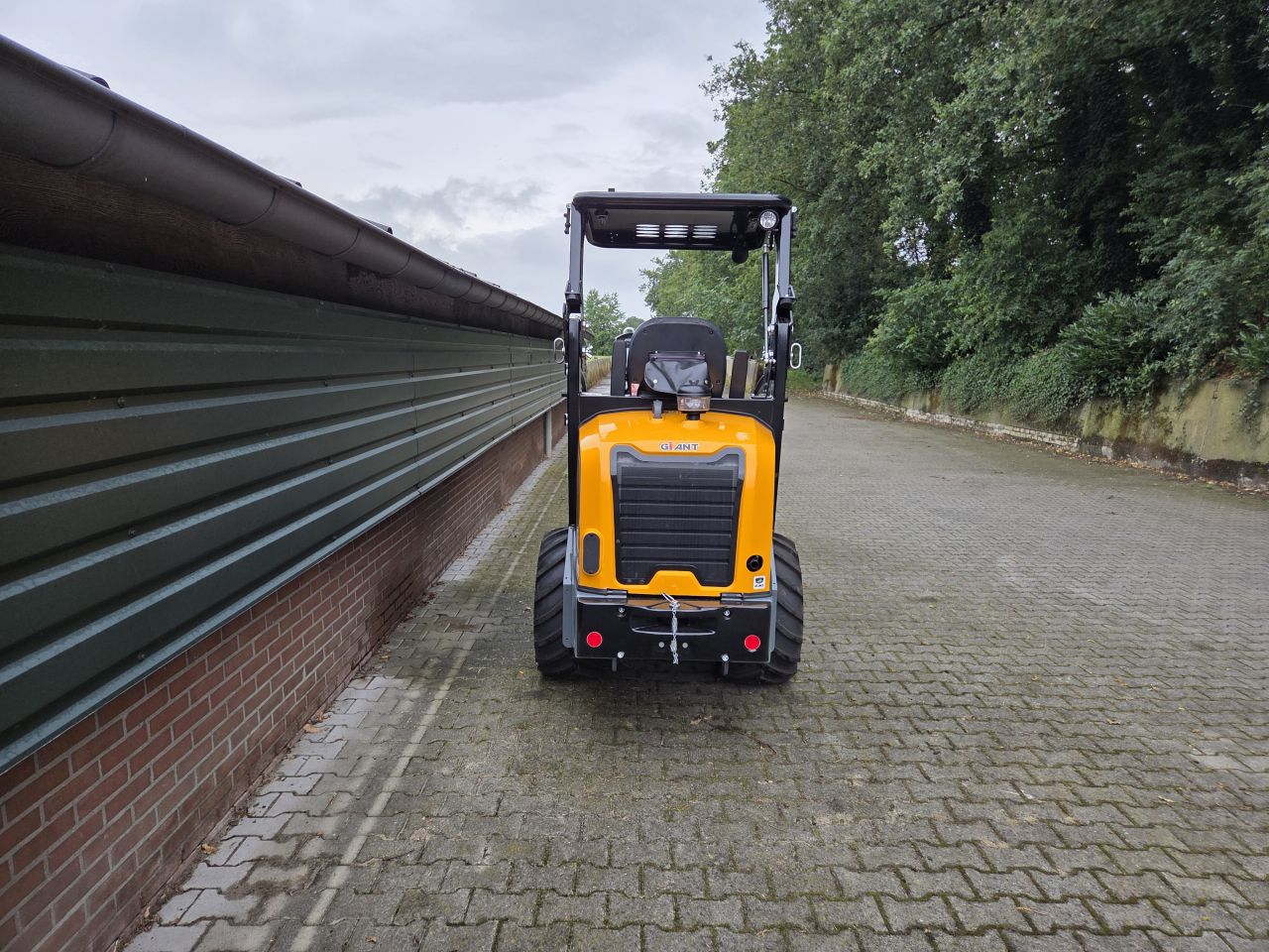 Giant shovel G2300HD met Euro aansluiting bj2025 1 uur