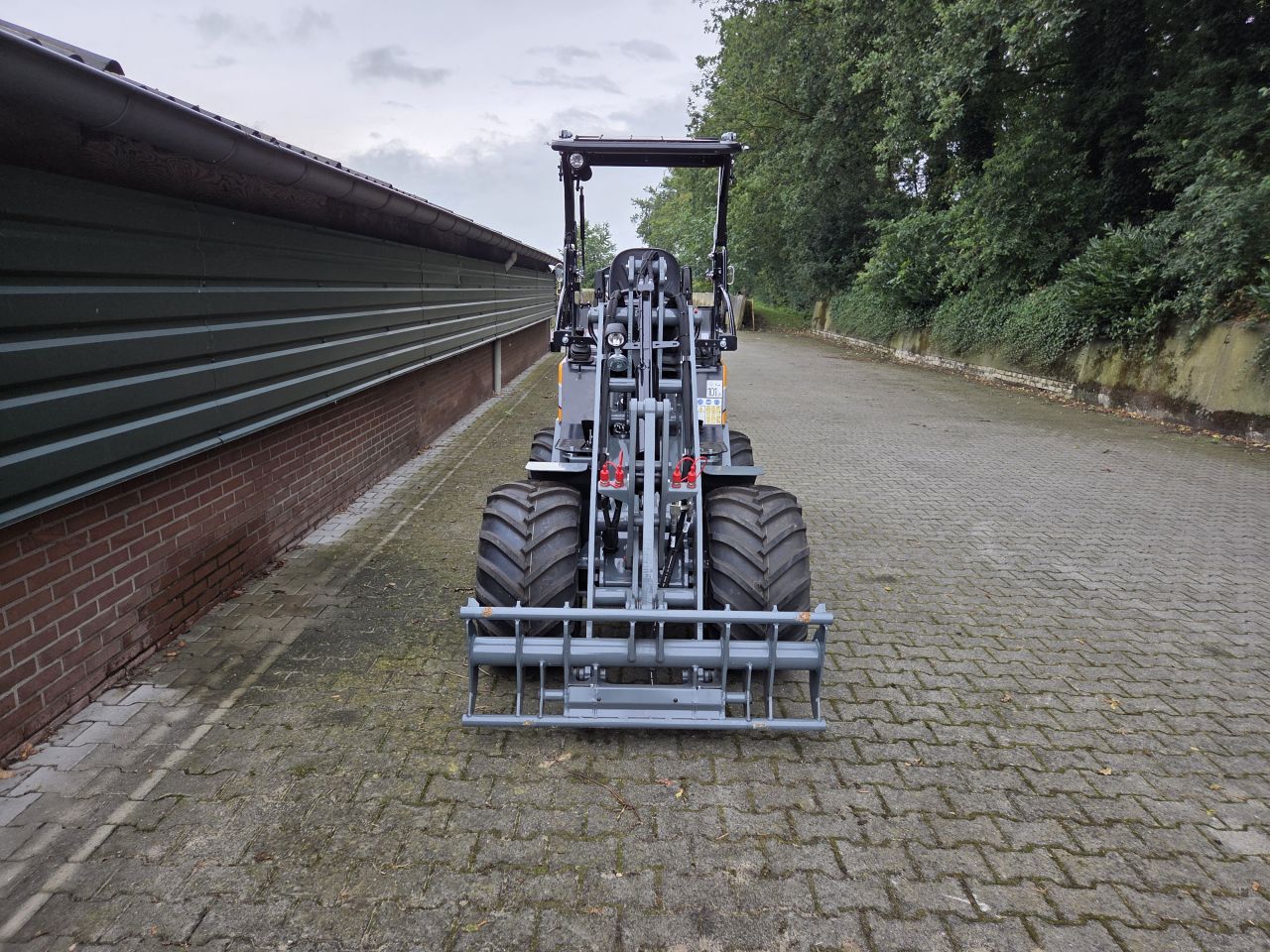 Giant shovel G2300HD met Euro aansluiting bj2025 1 uur