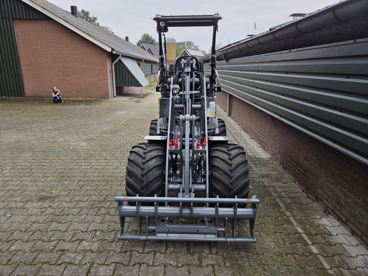 Giant shovel G2300HD met Euro aansluiting bj2025 1 uur