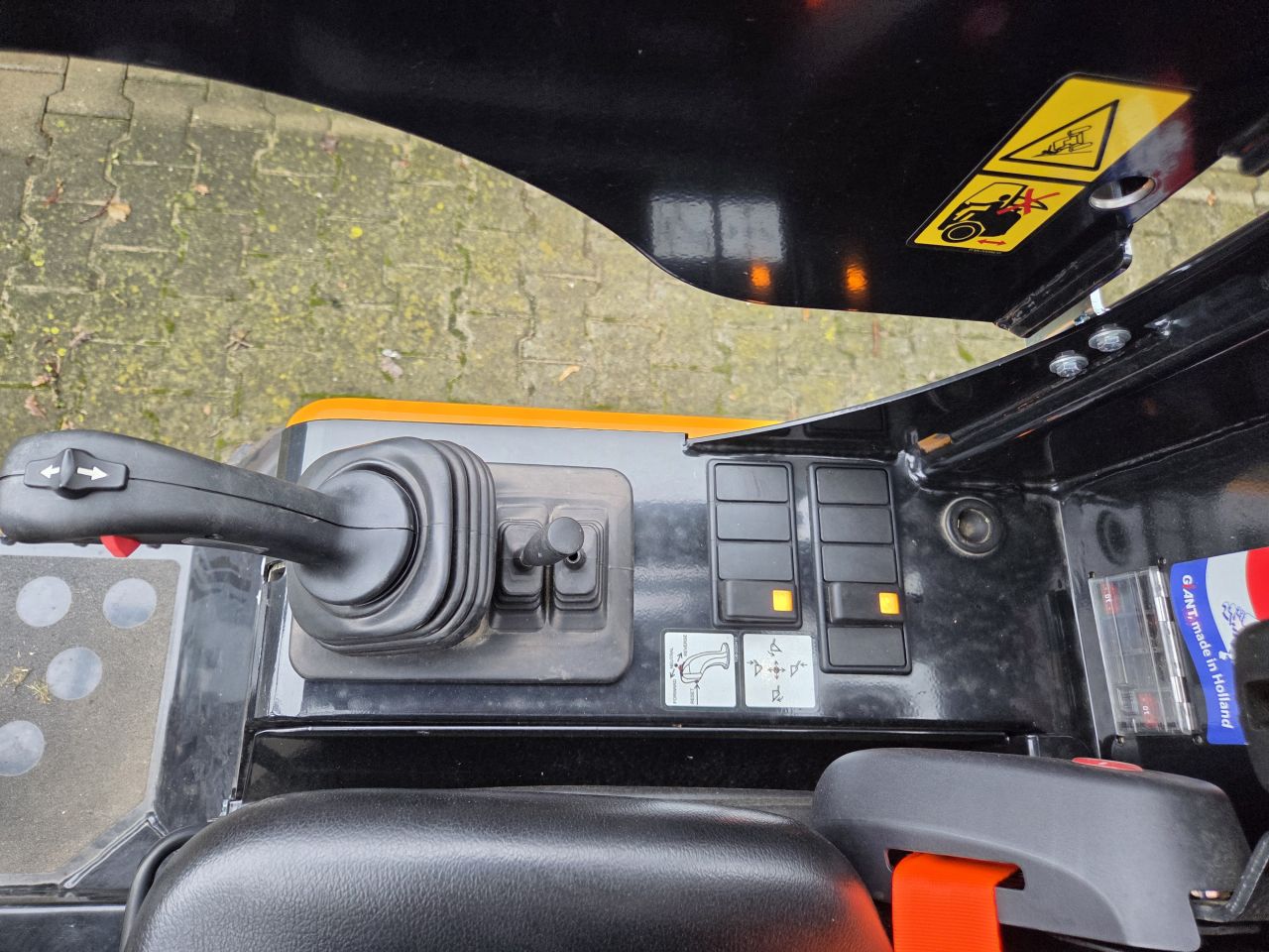 Giant shovel G2300HD met Euro aansluiting bj2025 1 uur