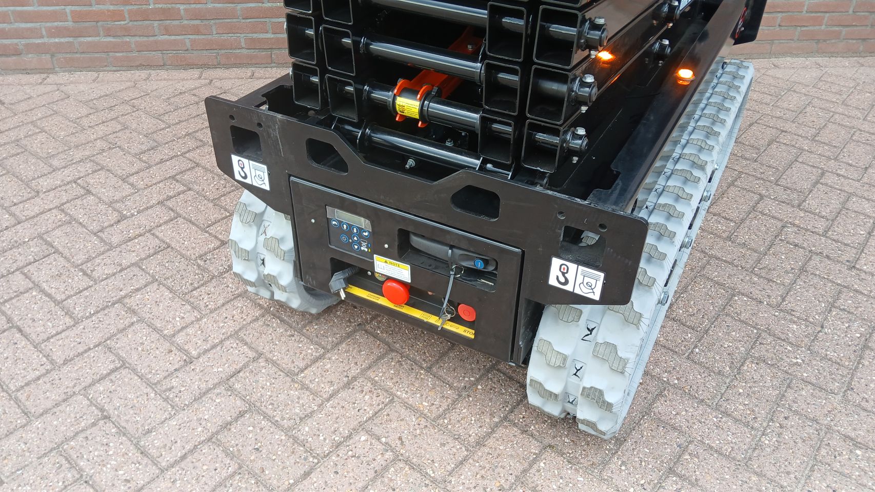 Elektrische Schaarhoogwerker 7.8m – Rups - Compact - Nieuw