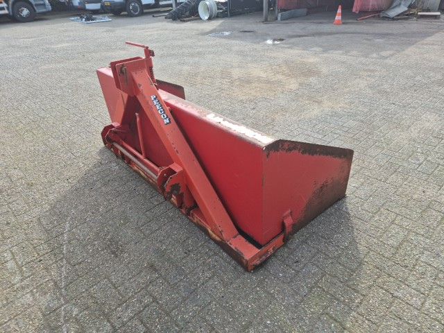 Peecon trekker grondbak 2 meter breed. Nieuwstaat.
