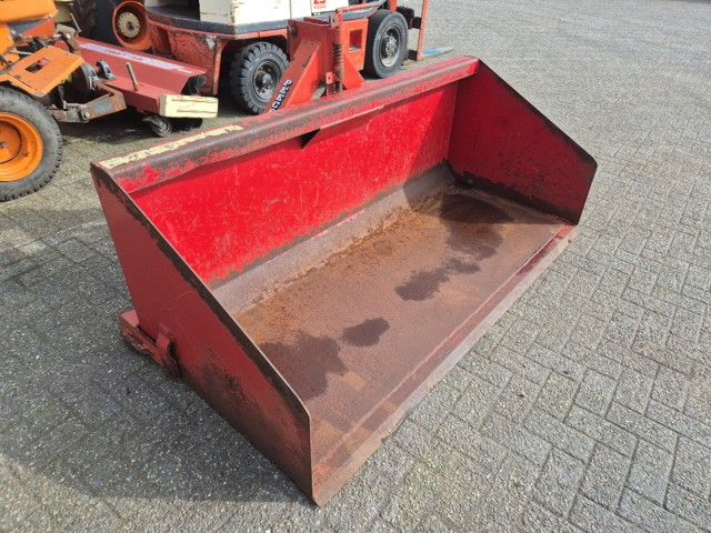 Peecon trekker grondbak 2 meter breed. Nieuwstaat.