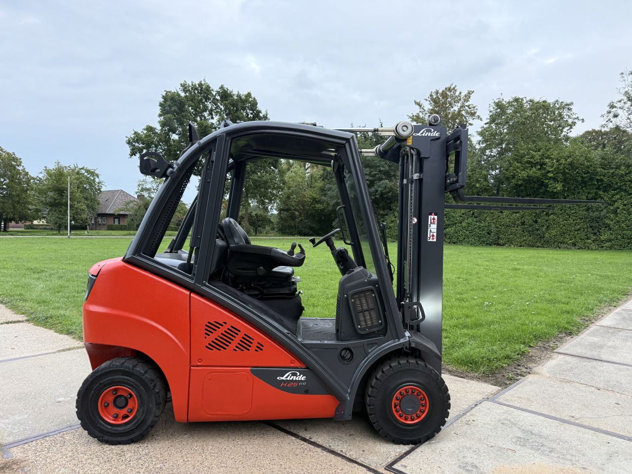 Linde H25D-02 triplex freelift Sideshift 4e ventiel 8800uur