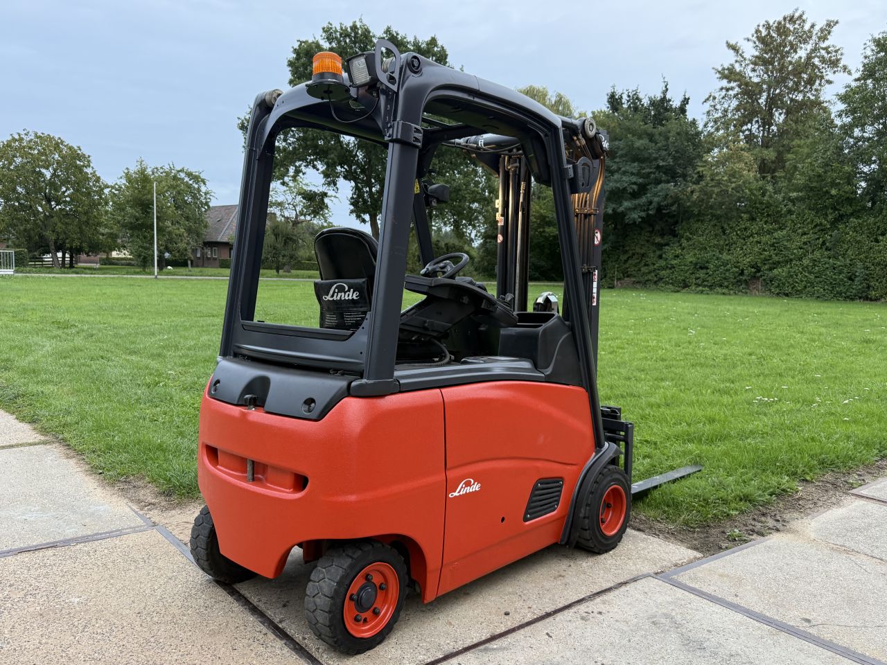 Linde 1800KG elektrisch 3-delig freelift Sideshift accu 2020