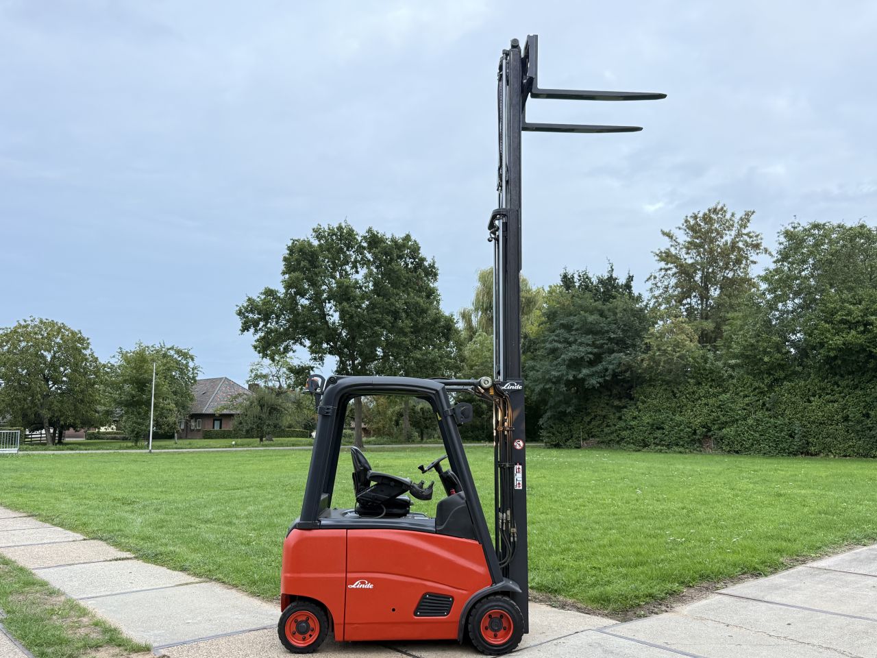 Linde 1800KG elektrisch 3-delig freelift Sideshift accu 2020