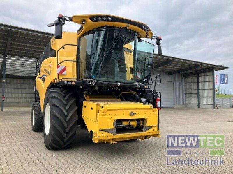 New Holland CR 7.90