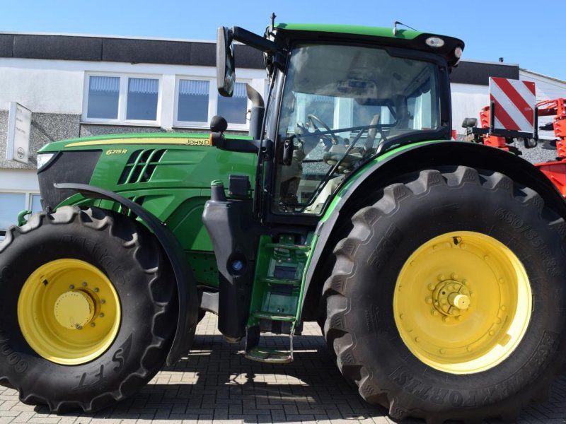 John Deere 6215 R