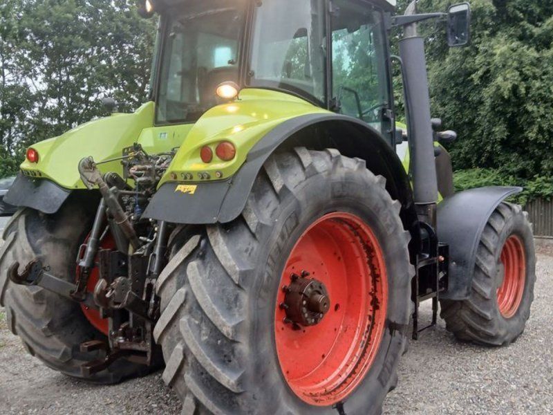 Claas AXION 840 C-Matic med frontlift og front pto.
