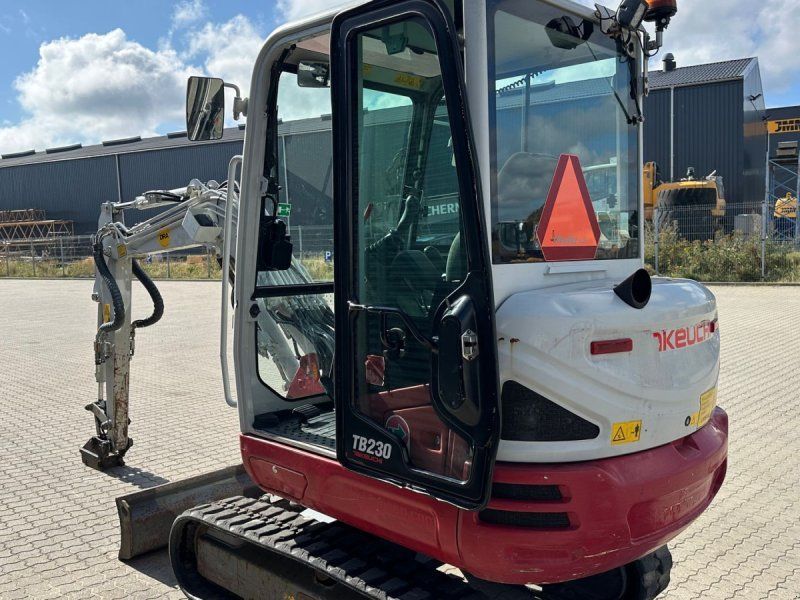 Takeuchi TB230 S40