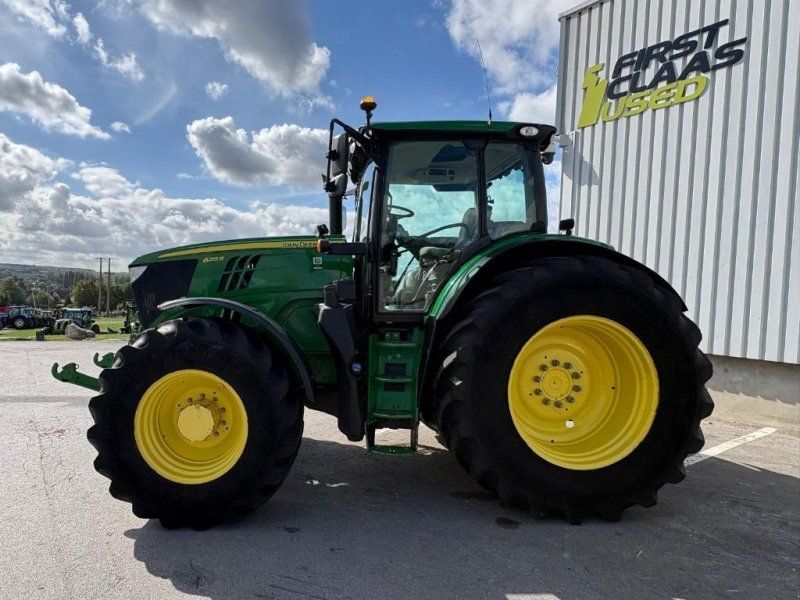 John Deere 6215R