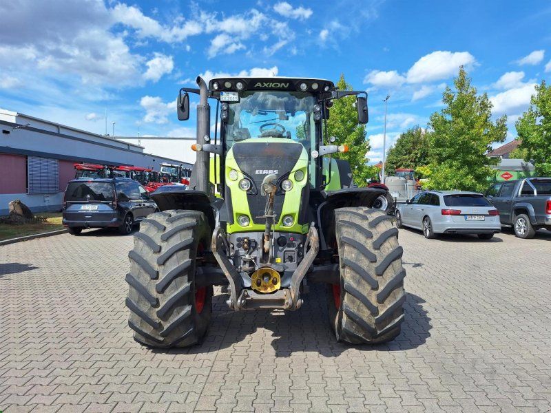 Claas AXION 810