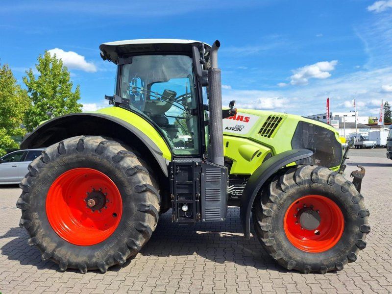 Claas AXION 810