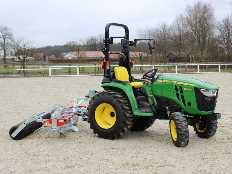 John Deere 3038E
