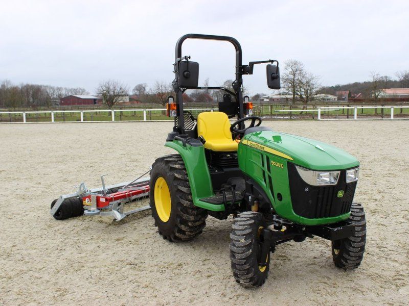 John Deere 3038E