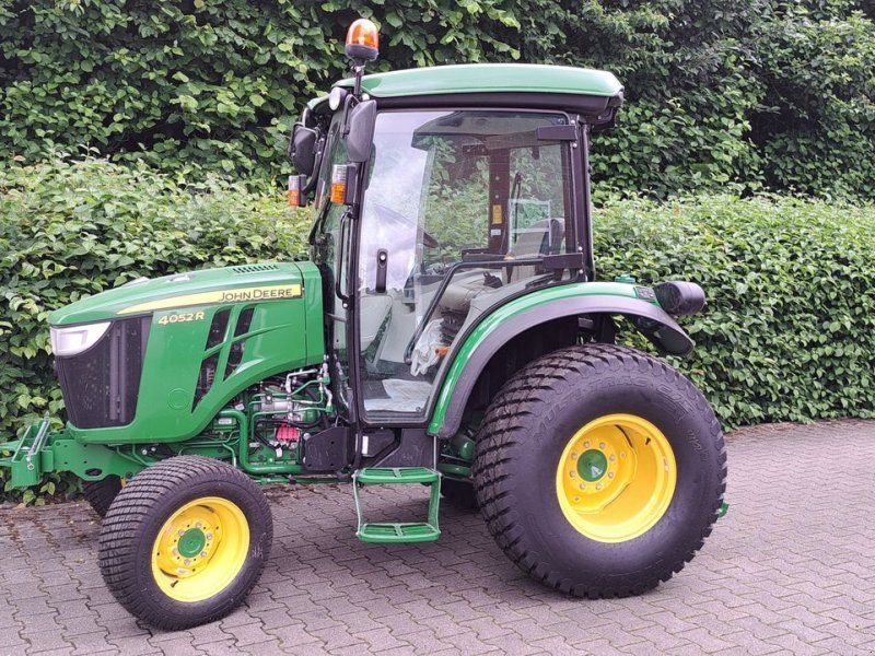 John Deere 4052R