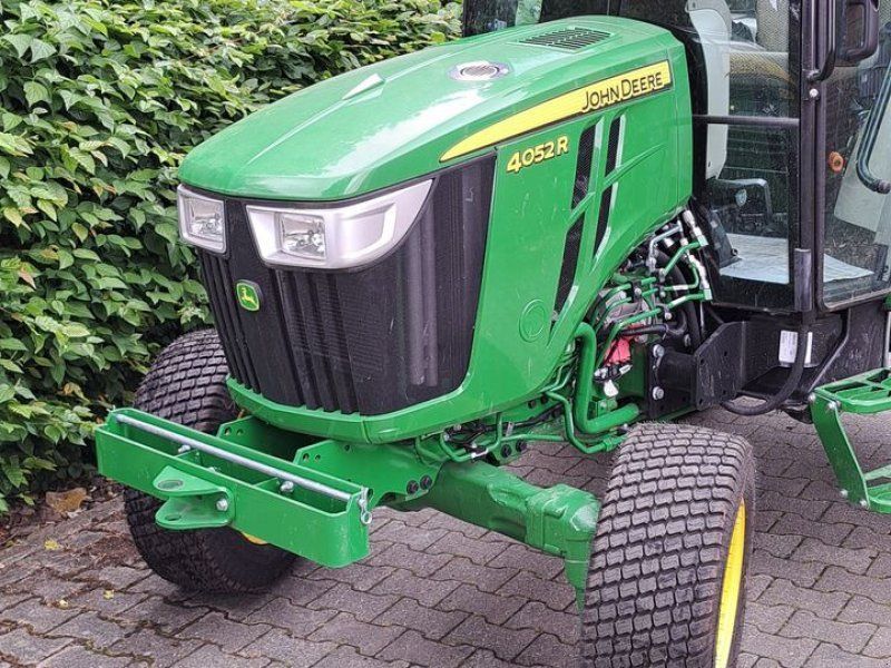 John Deere 4052R