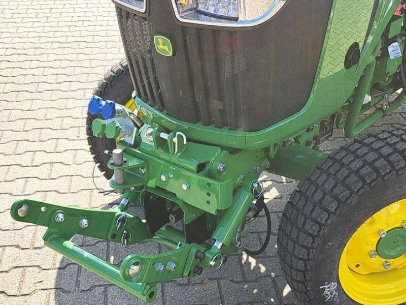 John Deere 3039R