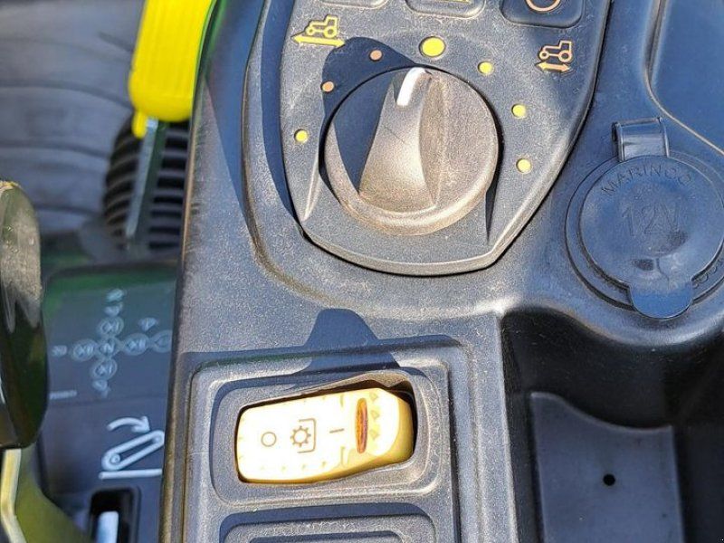 John Deere 3039R